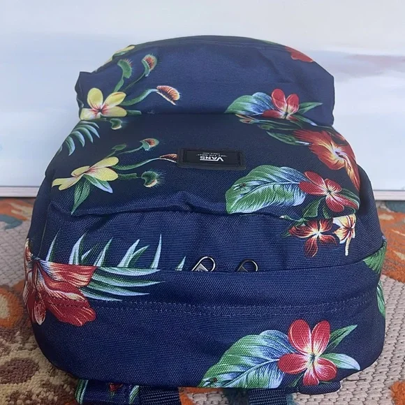 VANS OLD SKOOL III BACKPACK
VN0A3IGRYKU
NWT - Picture 13 of 16